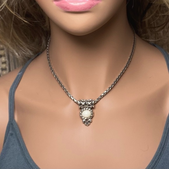 Brighton Taiwan Wheat Chain Two Side Pearly White & Silver Oval Shape EUC - Picture 9 of 9